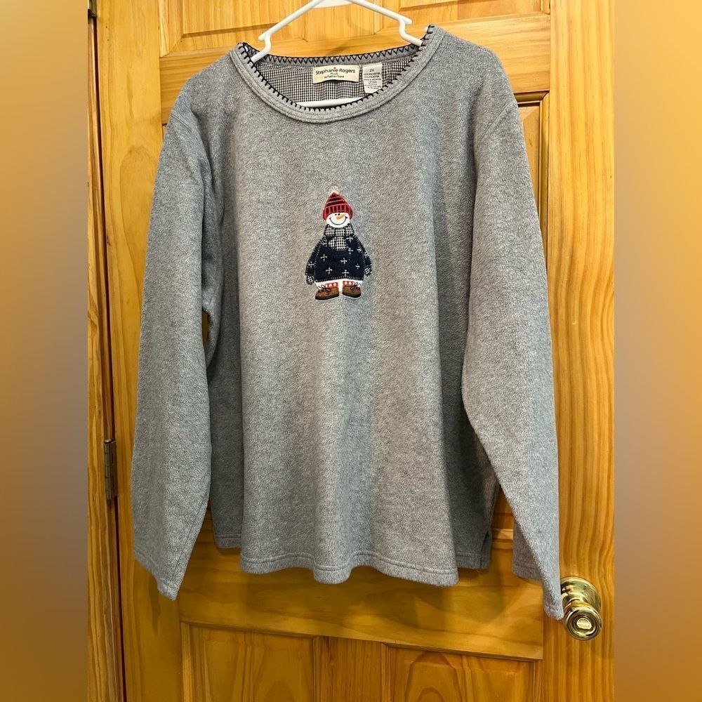Stephanie Roger’s plus size 2X vintage gray snowman sweatshirt